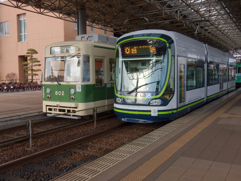 Hiroshima Electric Railway trains