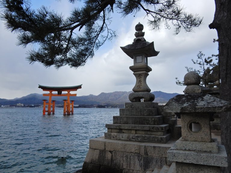 Miyajima's Itsukusjima Shrine gate